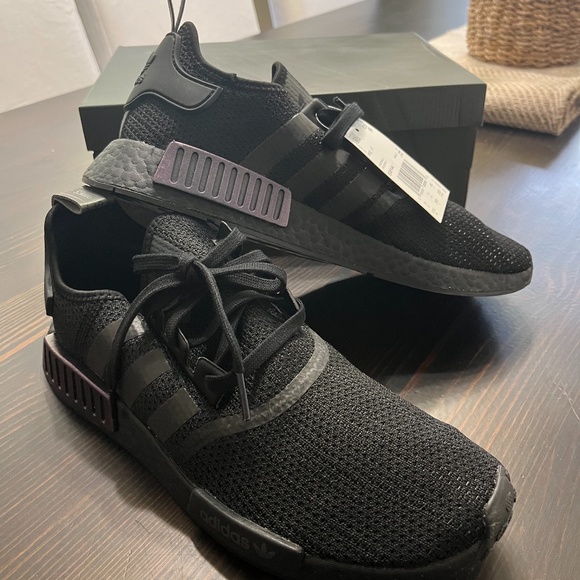 adidas gazelle silver green womens Adidas NMD R1 Core Black / Dust Purple (GW2540)  Prime